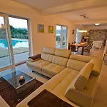 Villa Vrbnik Villa Vrbnik (Primorje-Gorski Kotar)