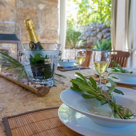 Villa Vrbnik * Vrbnik (Primorje-Gorski Kotar)