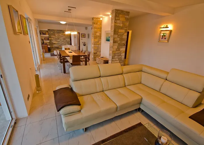 Villa Vrbnik * فربنيك