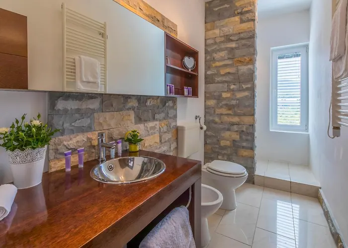 Villa Vrbnik * فربنيك