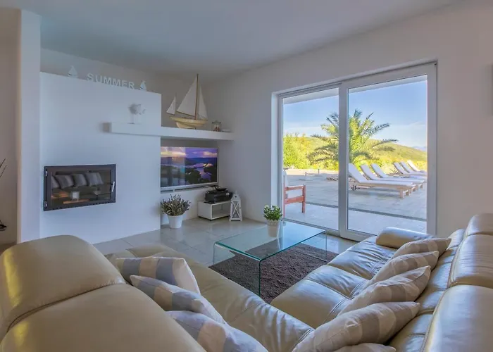 Villa Vrbnik فيلة فربنيك