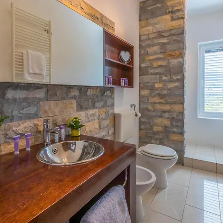 Villa Vrbnik * 瓦比尼科